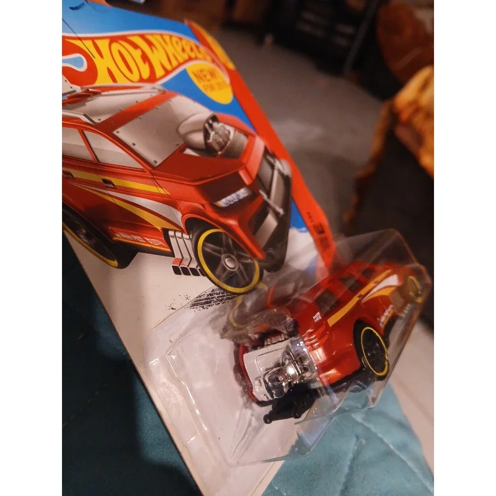 Hot Wheels 2015 HW Race Nitro Tailgater MOC